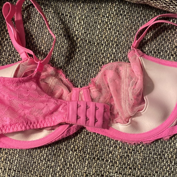 Victoria’s Secret very sexy lace bra 34DD - Picture 5 of 6